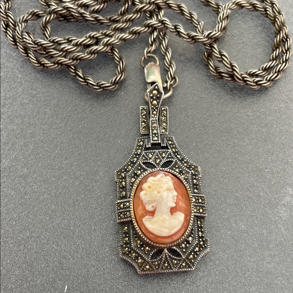 Vintage Cameo Sterling Silver Pendant Necklace. Judith Jack.